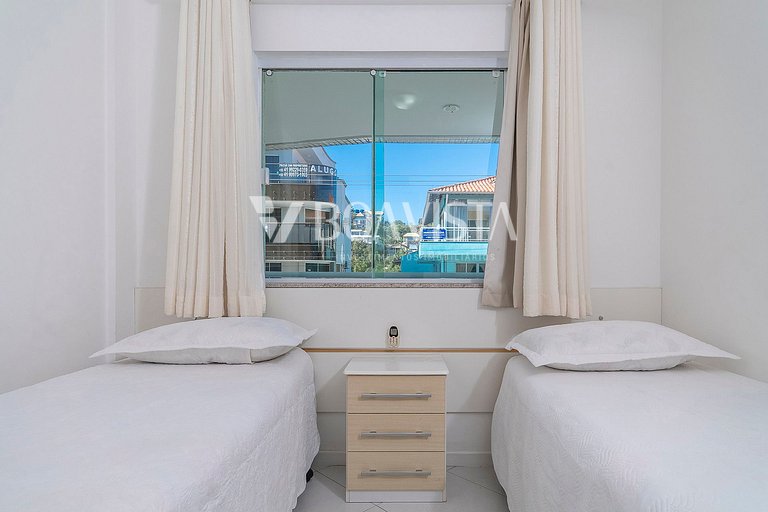 Apartamento 2 dormitórios no centro de Bombinhas com 1 suite